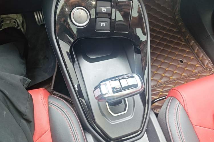 Used Haval H2s 2018 Blue Label 1.5T Dual-Clutch Luxury Model Gear Lever