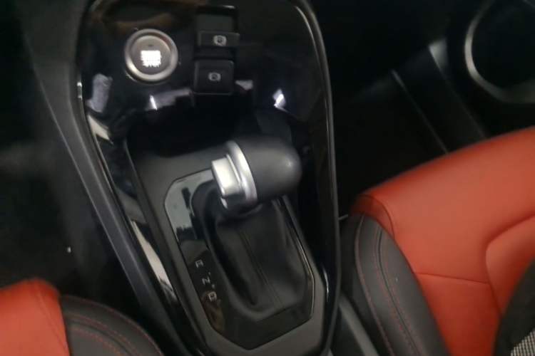 Used Haval H2s 2018 1.5T Dual-Clutch ZhiShang Model Gear Lever