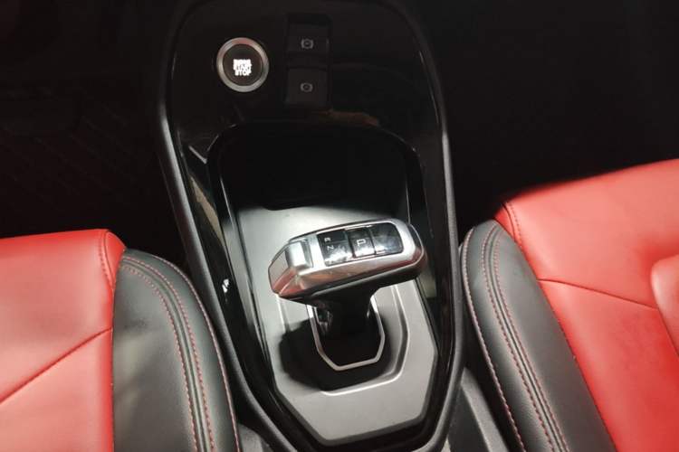 Used Haval H2s 2018 Red-Label 1.5T Dual-Clutch Elite Model Gear Lever