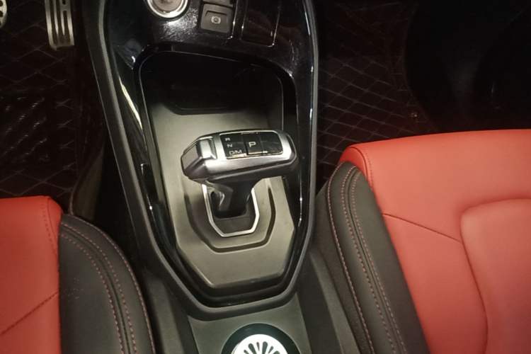Used Haval H2s 2018 Red-Label 1.5T Dual-Clutch Luxury Model Gear Lever