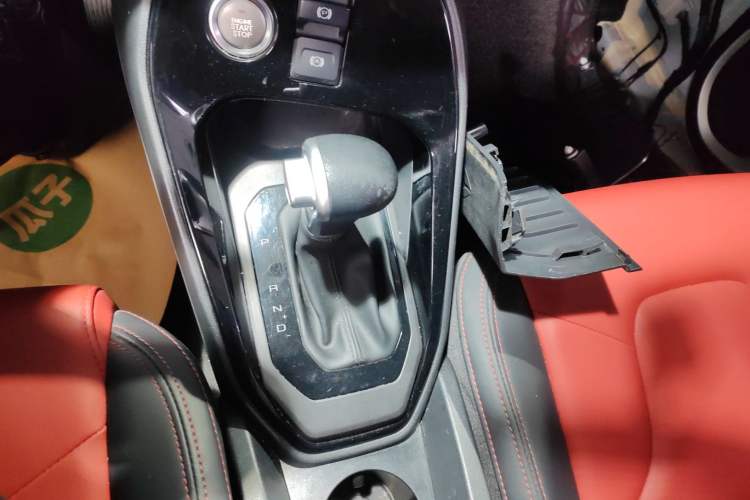 Used Haval H2s 2018 Blue Label 1.5T Dual-Clutch Fashion Edition Gear Lever