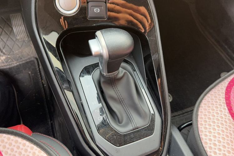 Used Haval H2s 2018 Blue Label 1.5T Dual-Clutch Fashion Edition Gear Lever