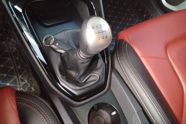 Used Haval H2s 2018 Red-Label 1.5T Manual Comfort Model Gear Lever