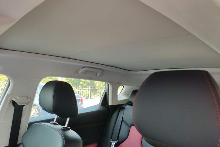 Used Haval H2s 2018 Blue Label 1.5T Dual-Clutch Fashion Edition Headliner