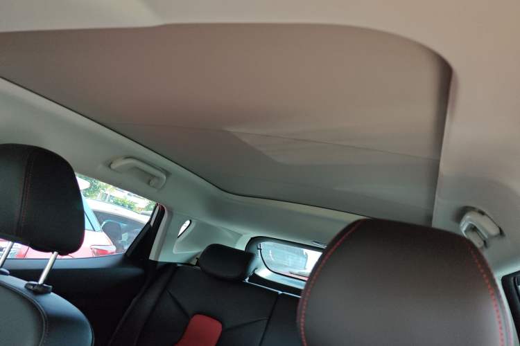 Used Haval H2s 2018 Blue Label 1.5T Dual-Clutch Fashion Edition Headliner