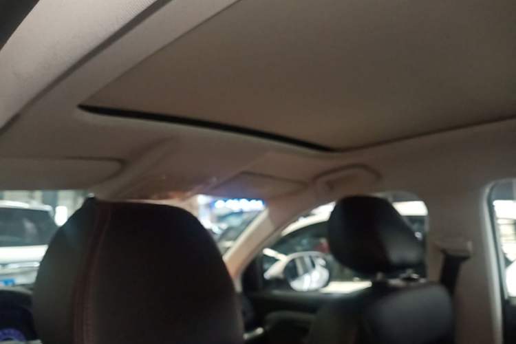 Used Haval H2s 2018 Red-Label 1.5T Dual-Clutch Luxury Model Headliner