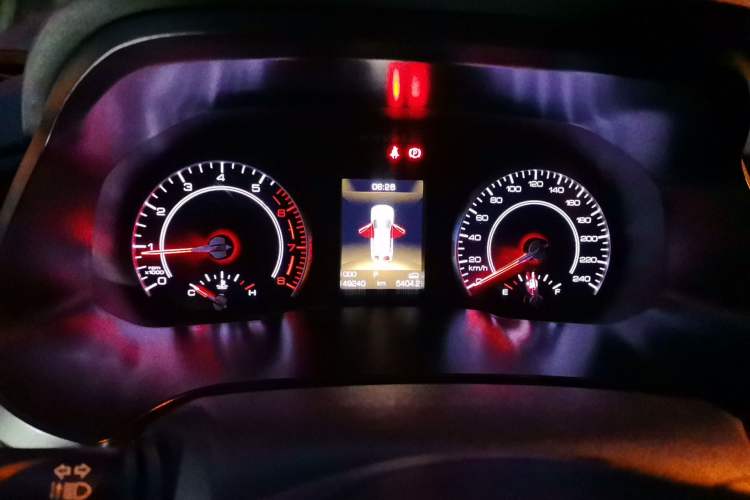 Used Haval H2s 2018 Red-Label 1.5T Dual-Clutch ZhiShang Model Instrument Cluster