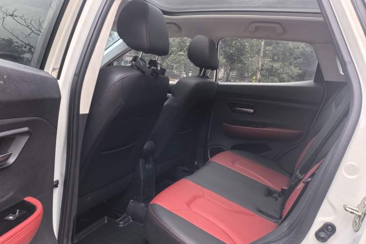 Used Haval H2s 2018 Blue Label 1.5T Dual-Clutch Fashion Edition Interior 1