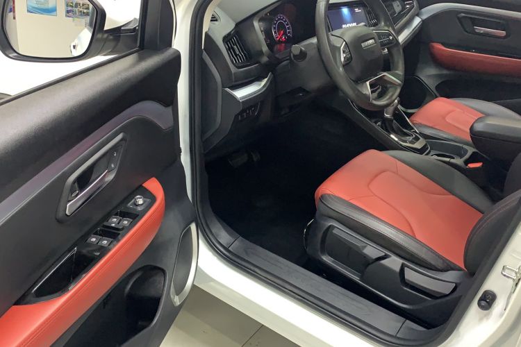 Used Haval H2s 2018 1.5T Dual-Clutch Fashion Edition Interior 2