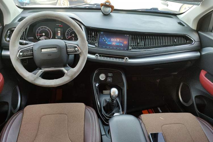 Used Haval H2s 2018 Red-Label 1.5T Manual Elite Model Interior 2