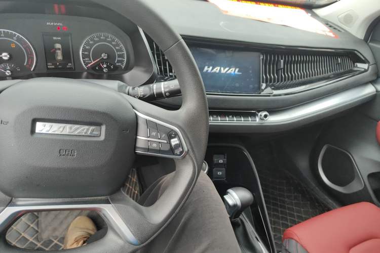 Used Haval H2s 2018 Red-Label 1.5T Dual-Clutch Fashion Edition Interior 2