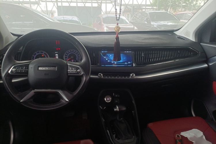 Used Haval H2s 2018 Red-Label 1.5T Dual-Clutch ZhiShang Model Interior 2