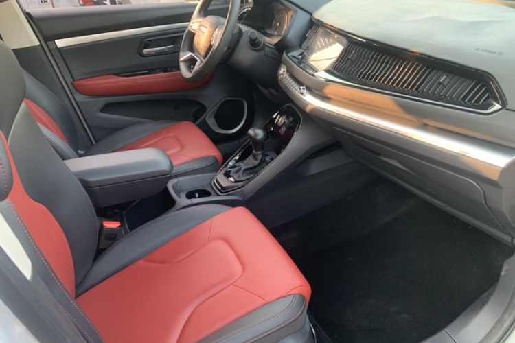 Used Haval H2s 2018 Red-Label 1.5T Dual-Clutch ZhiShang Model Interior 2