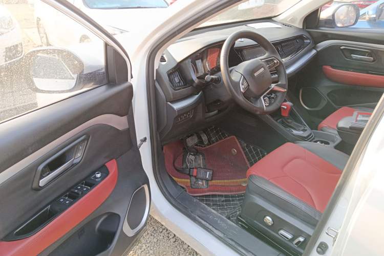 Used Haval H2s 2018 Red-Label 1.5T Dual-Clutch ZhiShang Model Interior 3