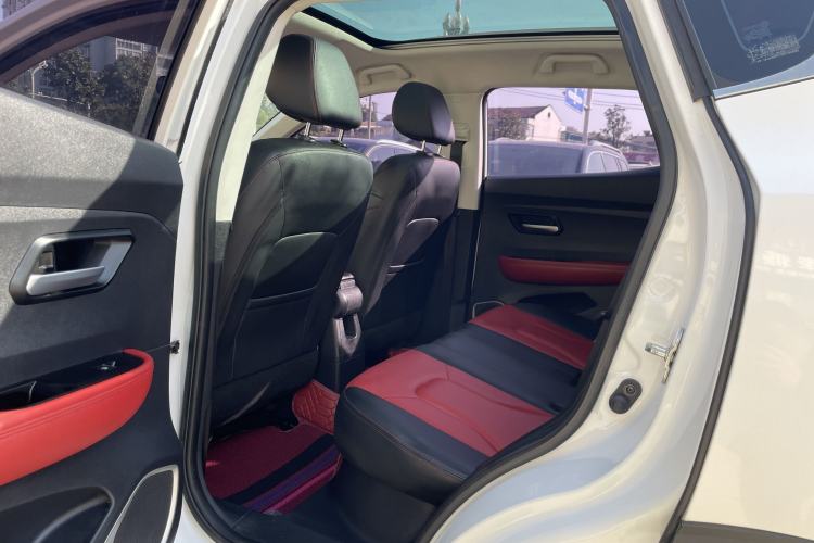 Used Haval H2s 2018 1.5T Dual-Clutch Fashion Edition Interior 3