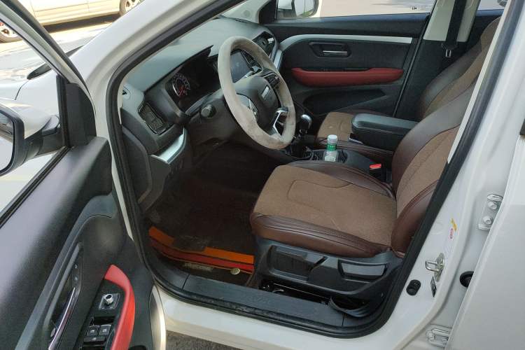 Used Haval H2s 2018 Red-Label 1.5T Manual Elite Model Interior 3