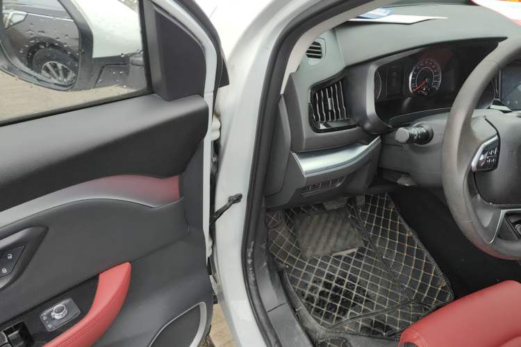 Used Haval H2s 2018 Red-Label 1.5T Dual-Clutch Fashion Edition Interior 3