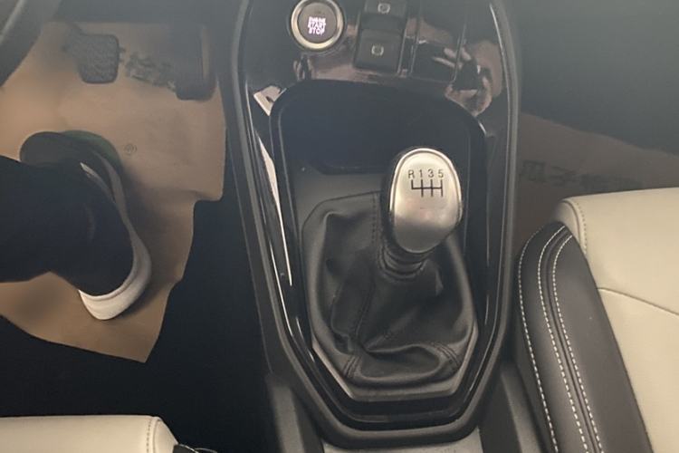 Used Haval H2s 2018 Blue Label 1.5T Manual Comfort Model Interior 3