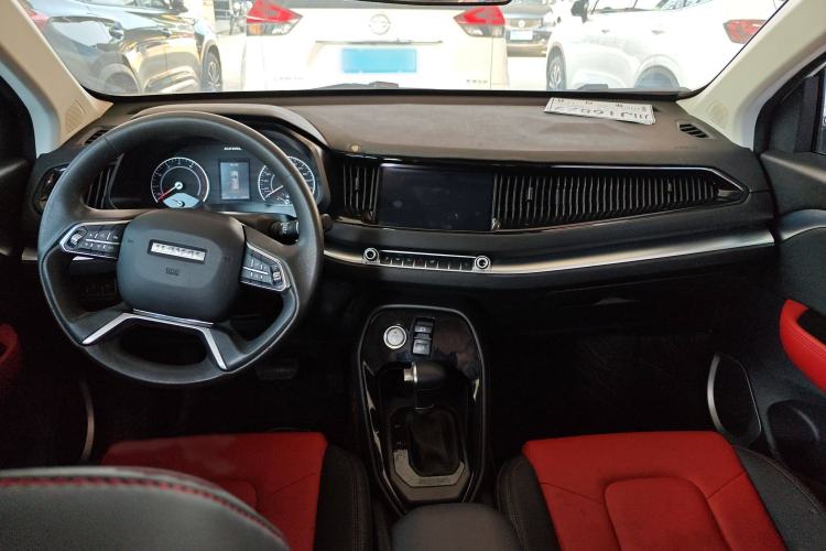 Used Haval H2s 2018 Blue Label 1.5T Dual-Clutch Fashion Edition Interior 3