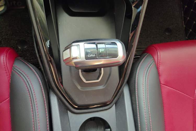 Used Haval H2s 2018 Red-Label 1.5T Dual-Clutch Luxury Model Interior 3
