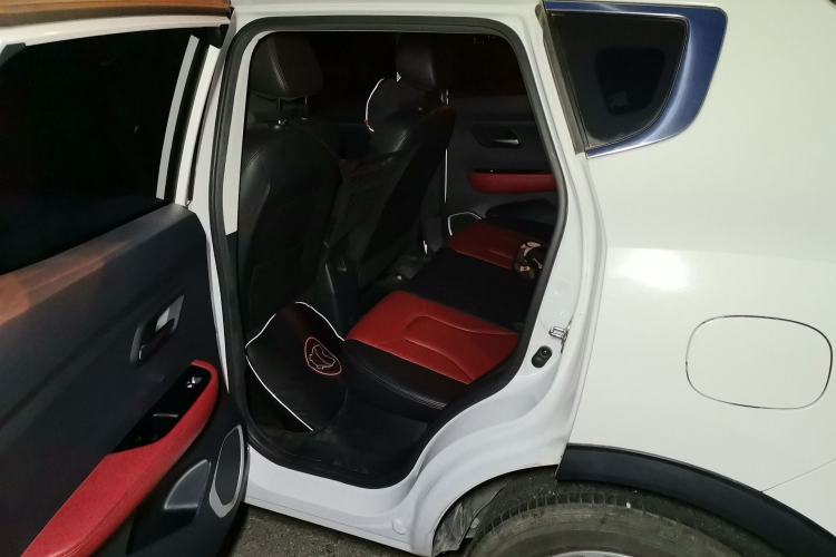 Used Haval H2s 2018 Red-Label 1.5T Dual-Clutch ZhiShang Model Interior 4