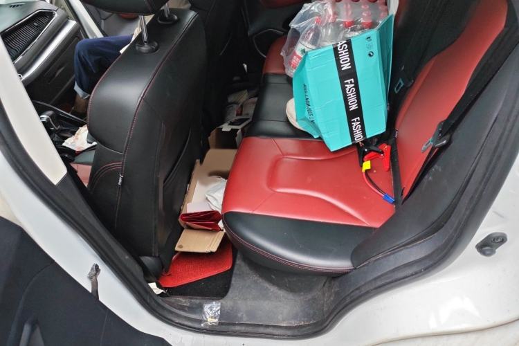 Used Haval H2s 2018 Red-Label 1.5T Dual-Clutch ZhiShang Model Interior 4