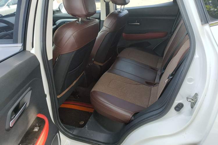 Used Haval H2s 2018 Red-Label 1.5T Manual Elite Model Interior 4