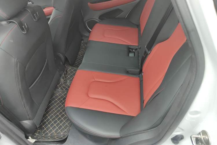 Used Haval H2s 2018 Red-Label 1.5T Dual-Clutch Fashion Edition Interior 4