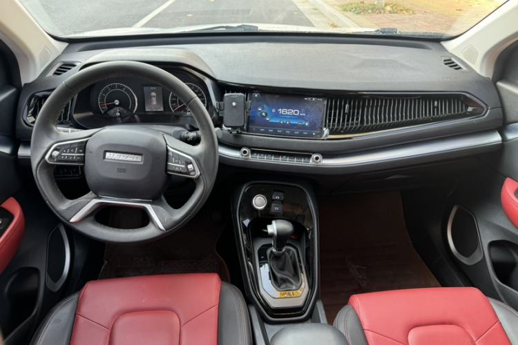 Used Haval H2s 2018 Red-Label 1.5T Dual-Clutch ZhiShang Model Interior 4