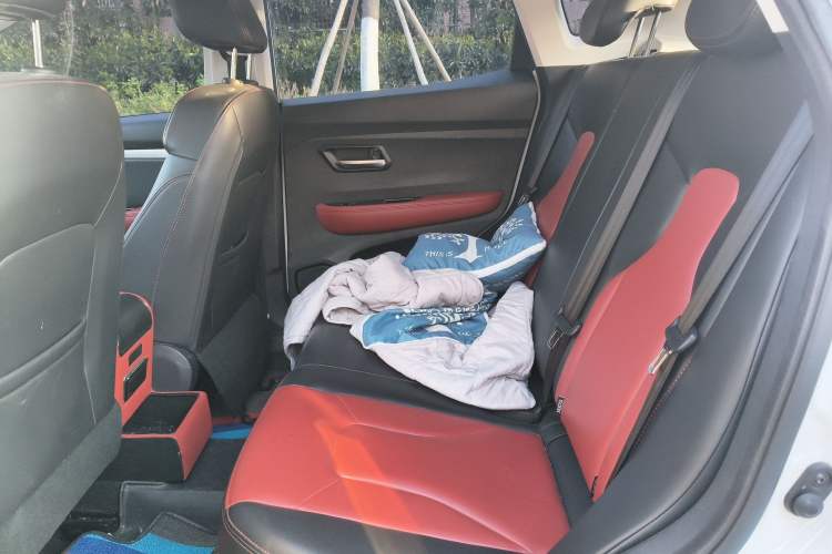 Used Haval H2s 2018 Blue Label 1.5T Dual-Clutch Luxury Model Interior 4