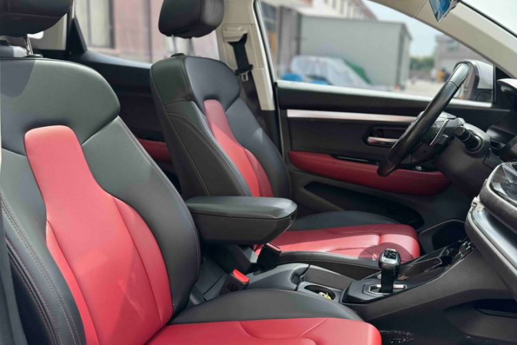 Used Haval H2s 2018 Red-Label 1.5T Dual-Clutch Elite Model Interior 4