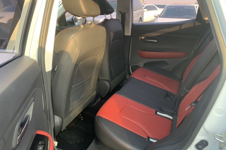 Used Haval H2s 2018 Red-Label 1.5T Dual-Clutch ZhiShang Model Interior 4