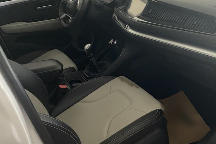 Used Haval H2s 2018 Blue Label 1.5T Manual Comfort Model Interior 7