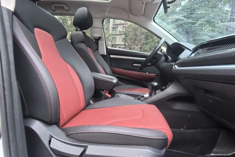 Used Haval H2s 2018 Blue Label 1.5T Dual-Clutch Fashion Edition Interior 8