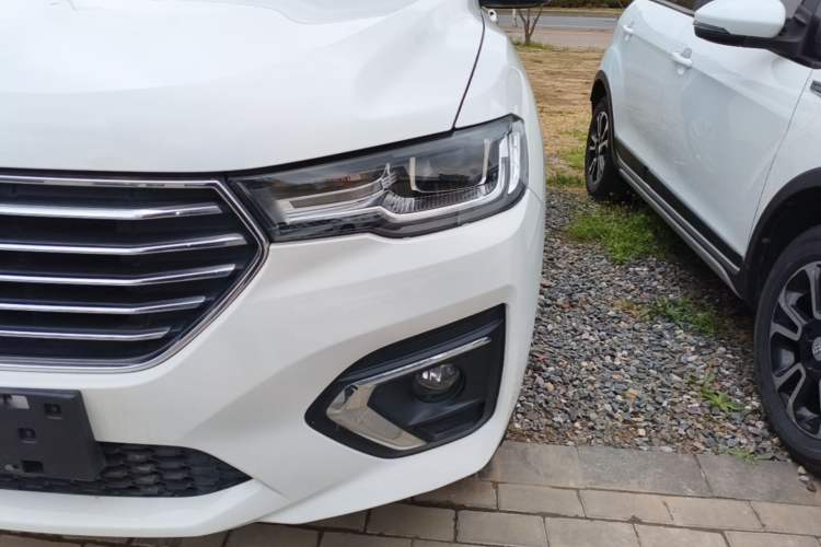 Used Haval H2s 2018 Blue Label 1.5T Dual-Clutch ZhiShang Model Left Front Headlight