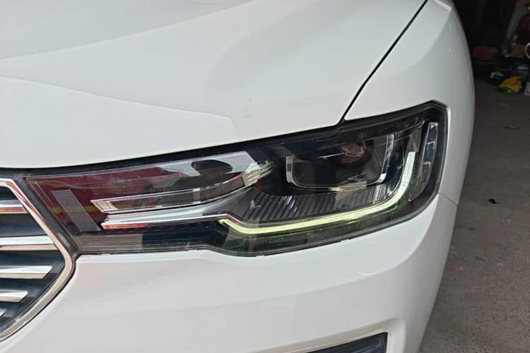 Used Haval H2s 2018 Blue Label 1.5T Dual-Clutch ZhiShang Model Left Front Headlight
