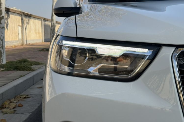 Used Haval H2s 2018 Red-Label 1.5T Dual-Clutch ZhiShang Model Left Front Headlight