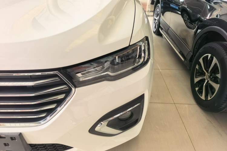 Used Haval H2s 2018 Blue Label 1.5T Dual-Clutch Fashion Edition Left Front Headlight