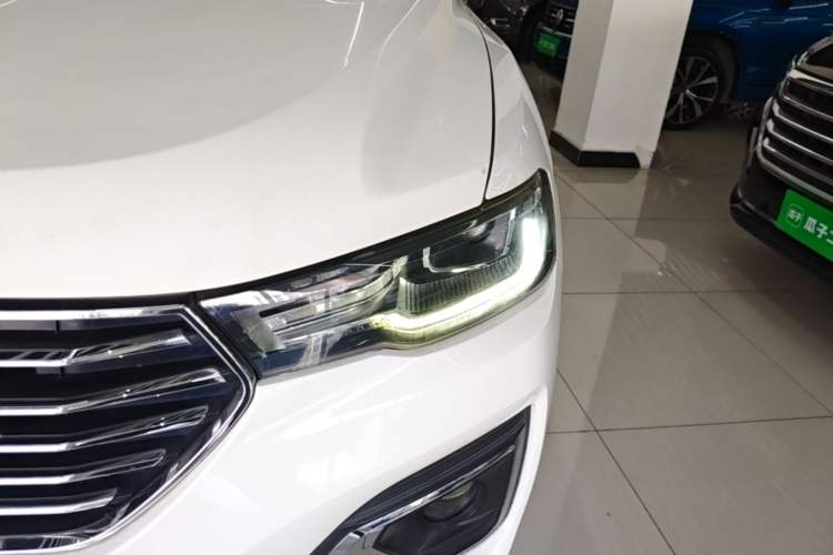 Used Haval H2s 2018 Blue Label 1.5T Dual-Clutch Fashion Edition Left Front Headlight