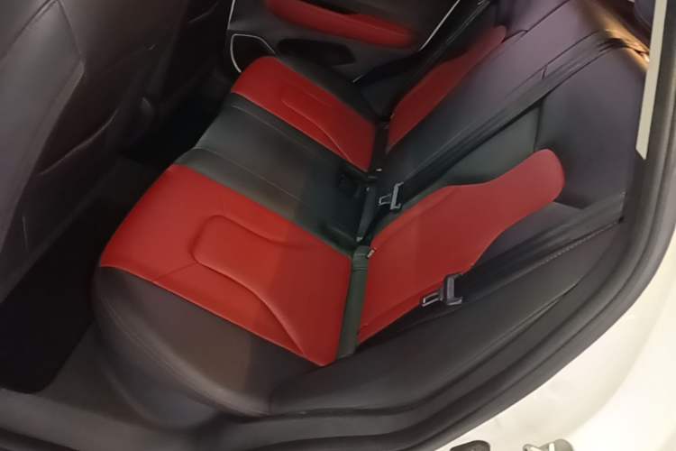 Used Haval H2s 2018 Red-Label 1.5T Dual-Clutch Elite Model Left Rear Seat