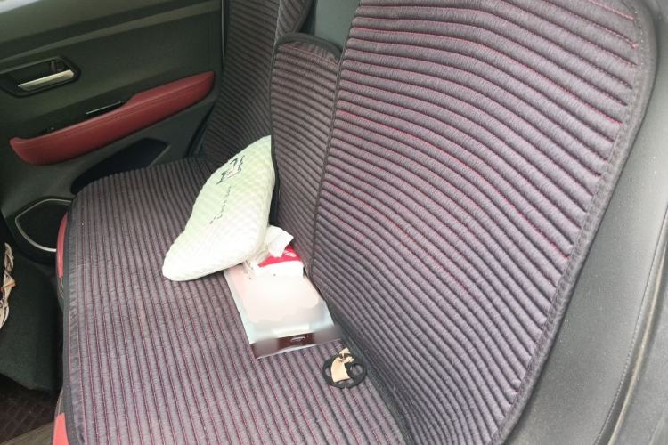 Used Haval H2s 2018 Blue Label 1.5T Dual-Clutch Fashion Edition Left Rear Seat