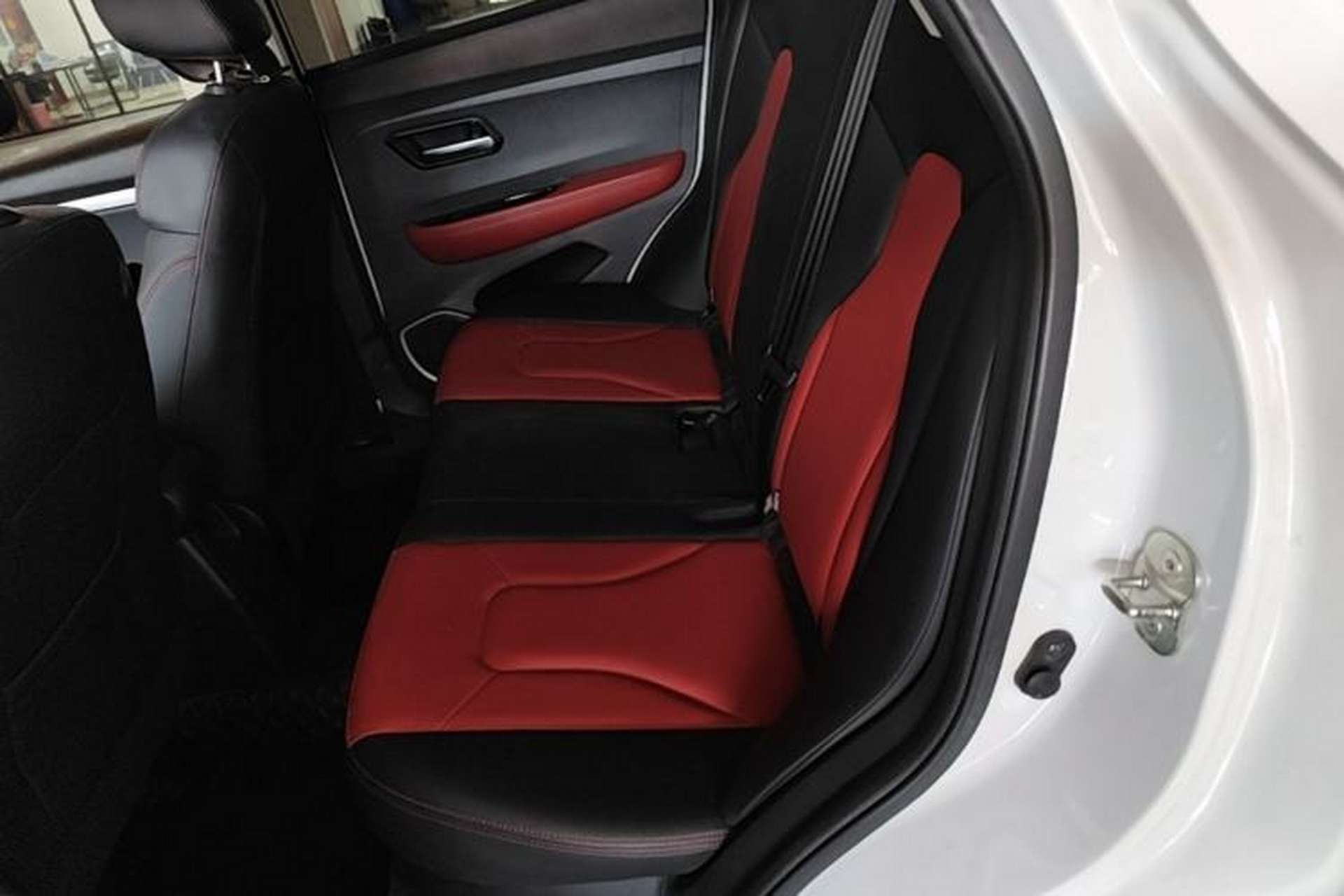 Used Haval H2s 2018 Blue Label 1.5T Dual-Clutch Fashion Edition Left Rear Seat