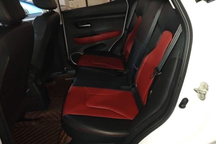 Used Haval H2s 2018 Red-Label 1.5T Dual-Clutch Elite Model Left Rear Seat