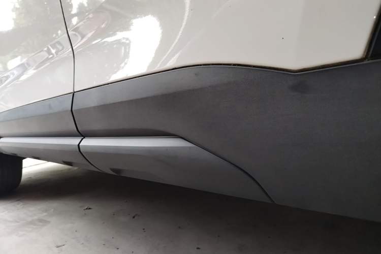 Used Haval H2s 2018 Blue Label 1.5T Dual-Clutch ZhiShang Model Left Side Sill