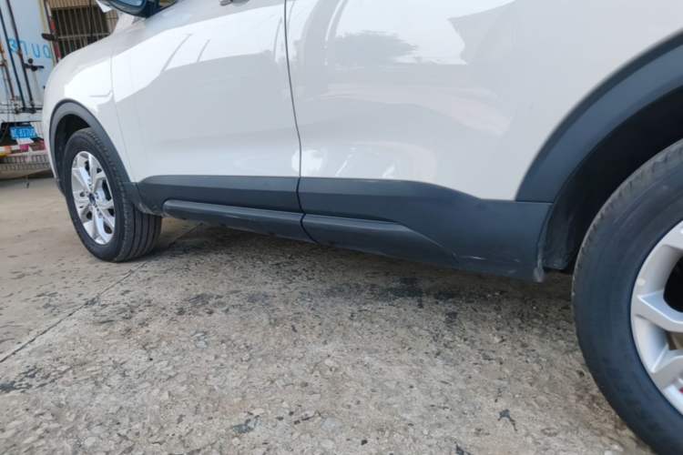 Used Haval H2s 2018 Red-Label 1.5T Dual-Clutch ZhiShang Model Left Side Sill