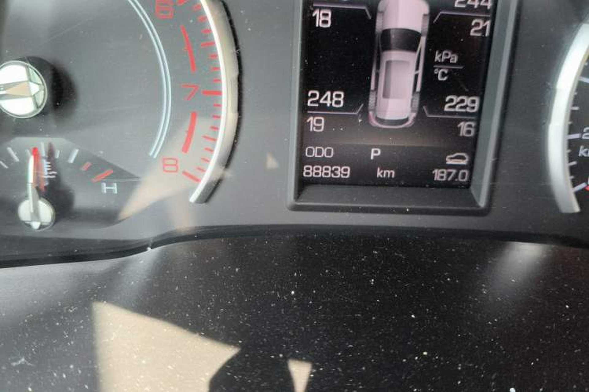 Used Haval H2s 2018 Red-Label 1.5T Dual-Clutch Elite Model Odometer Close Up