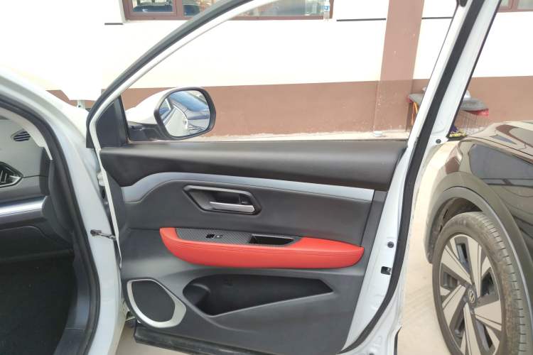 Used Haval H2s 2018 1.5T Dual-Clutch Fashion Edition Right Front Door Interior