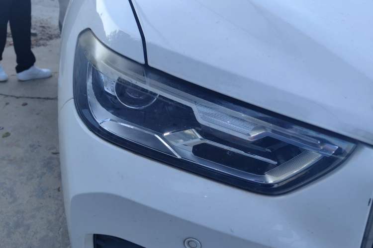 Used Haval H2s 2018 Red-Label 1.5T Dual-Clutch Comfort Model Right Front Headlight