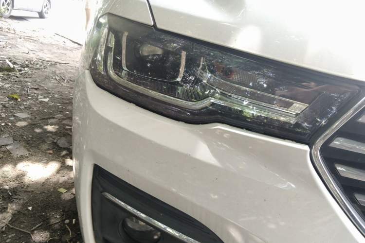 Used Haval H2s 2018 Blue Label 1.5T Dual-Clutch ZhiShang Model Right Front Headlight