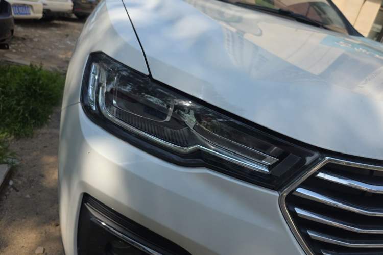 Used Haval H2s 2018 Blue Label 1.5T Dual-Clutch ZhiShang Model Right Front Headlight